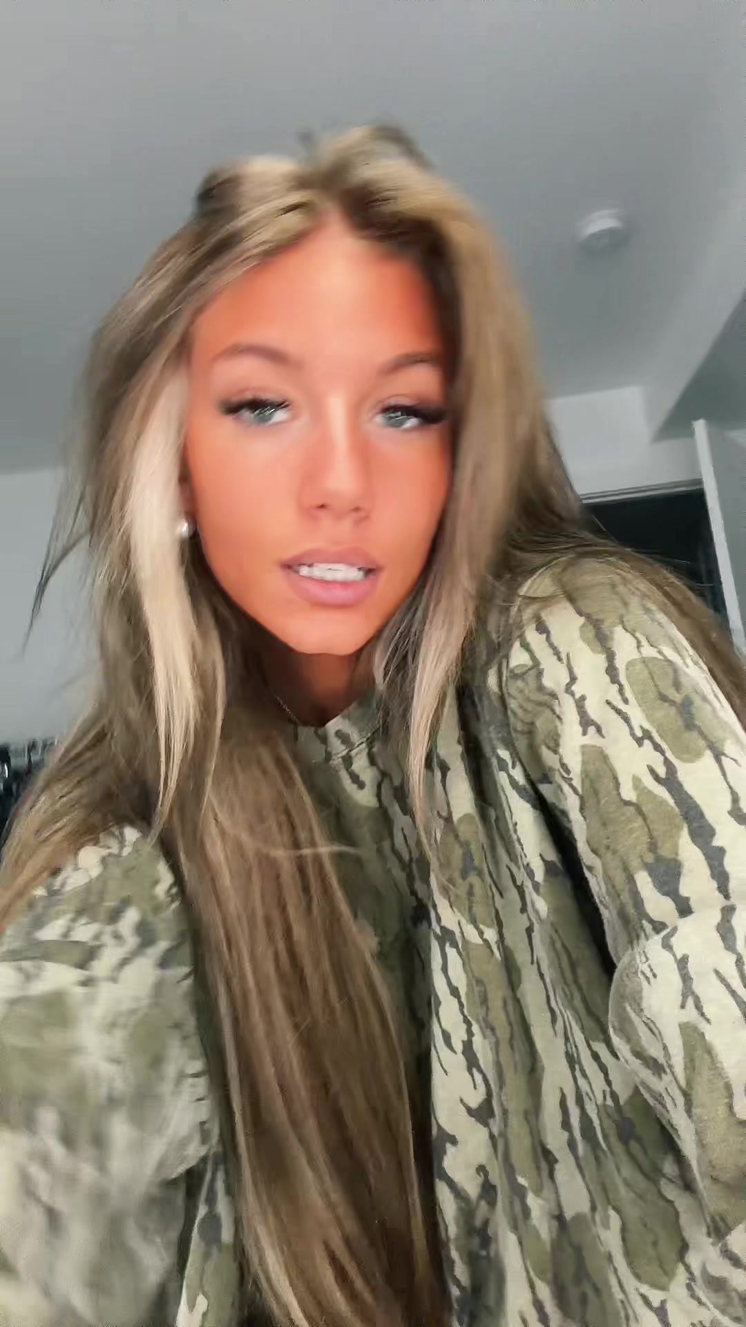 @𝓁𝓎𝓇𝑒𝓃 𝓈𝓉𝓇𝒶𝓉𝑒