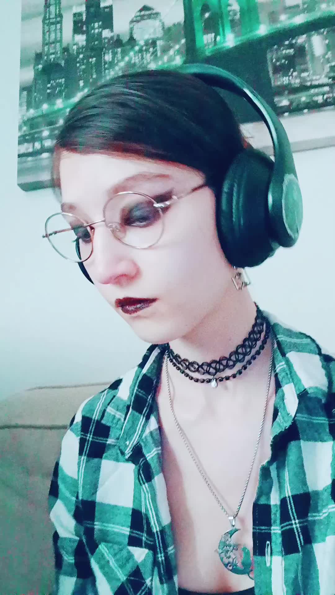 @Weird_hooman_thing666