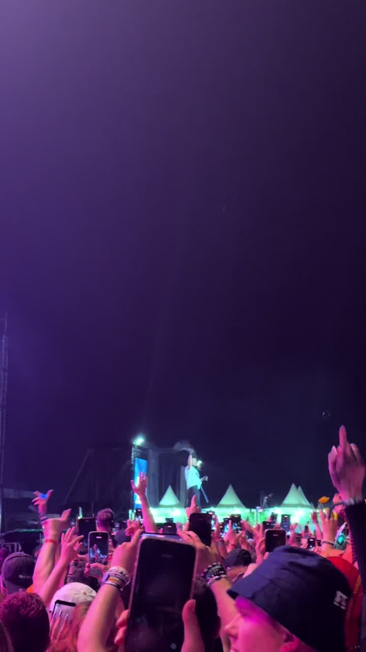 @goopstr |-/