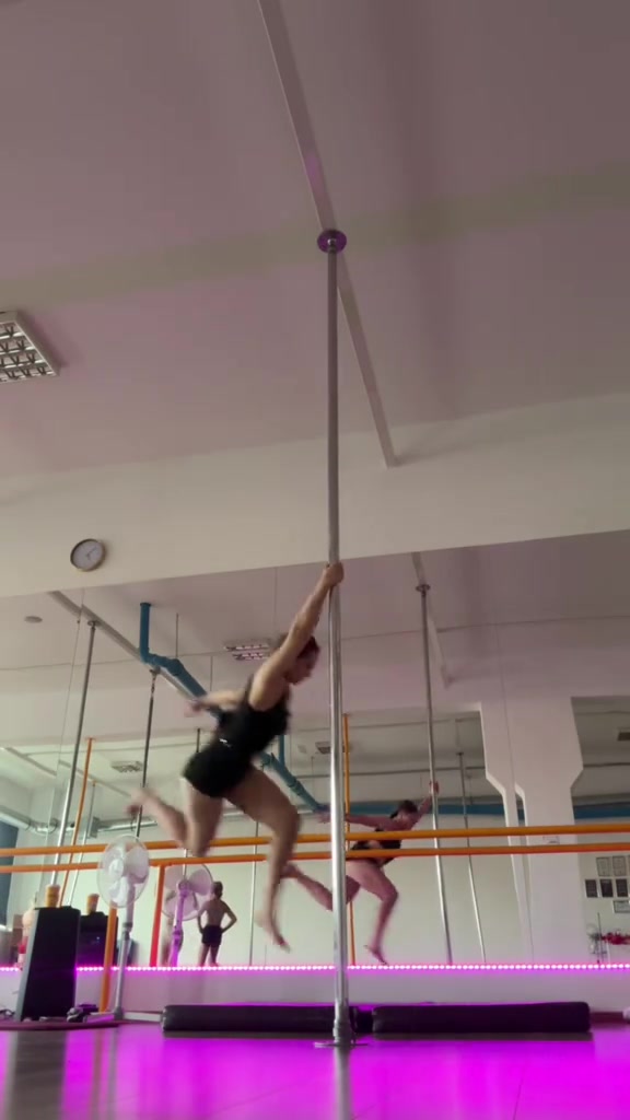 @_pole_flow_dance_pola_