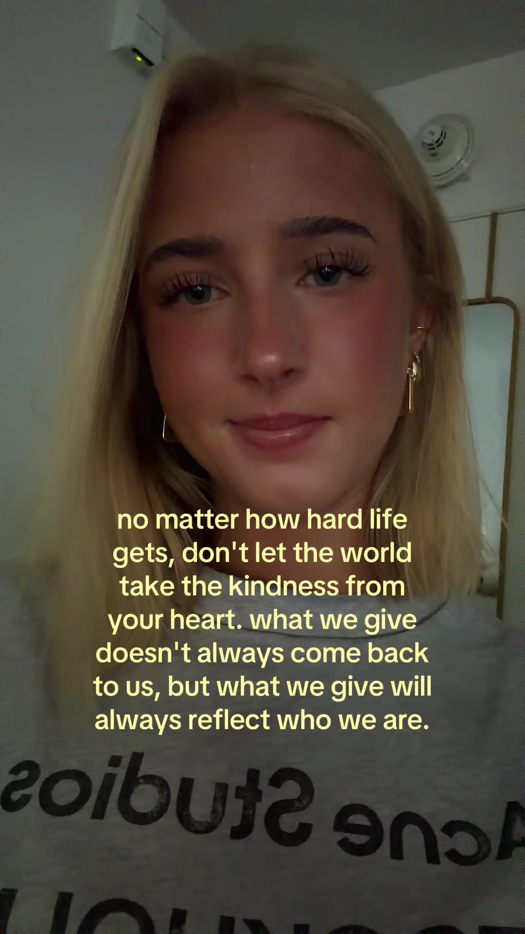 @theelliebarker