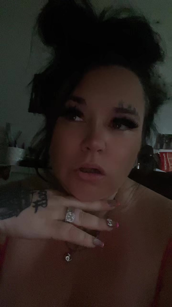 @savagesoberlauren