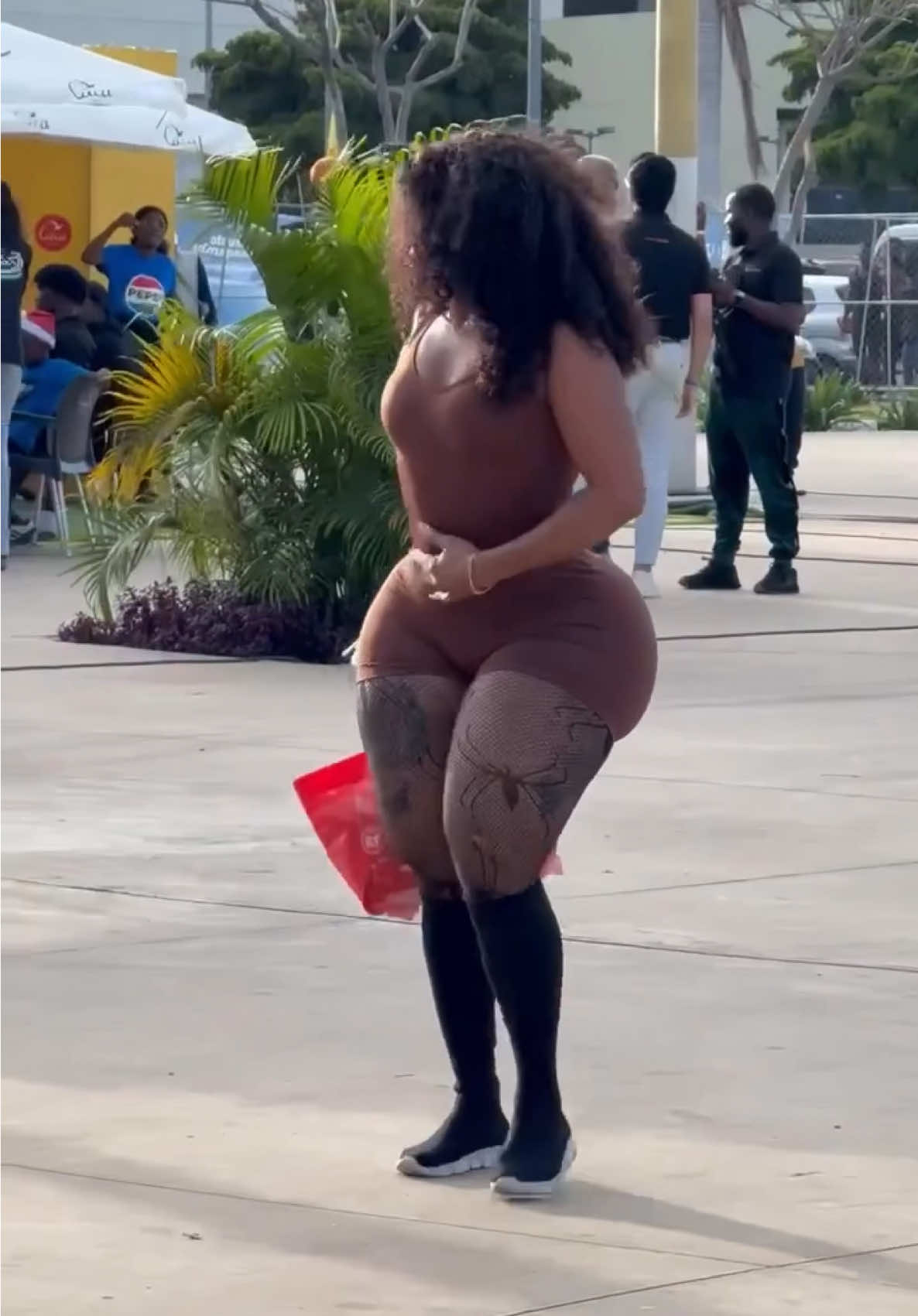 @LaylaRedCakes