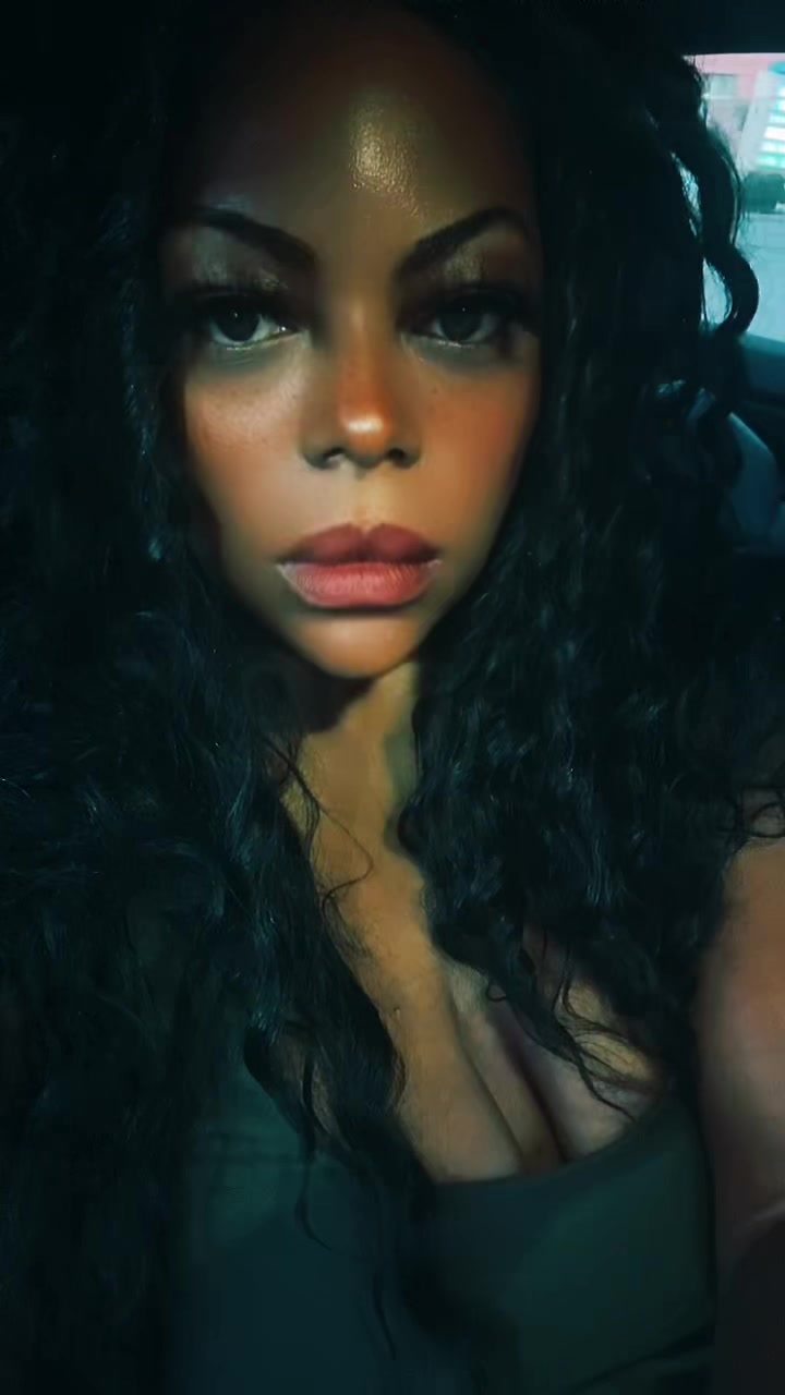 @iamellesully