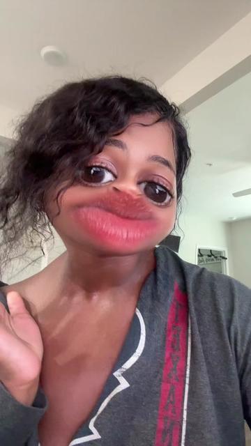 @_shanamaria_