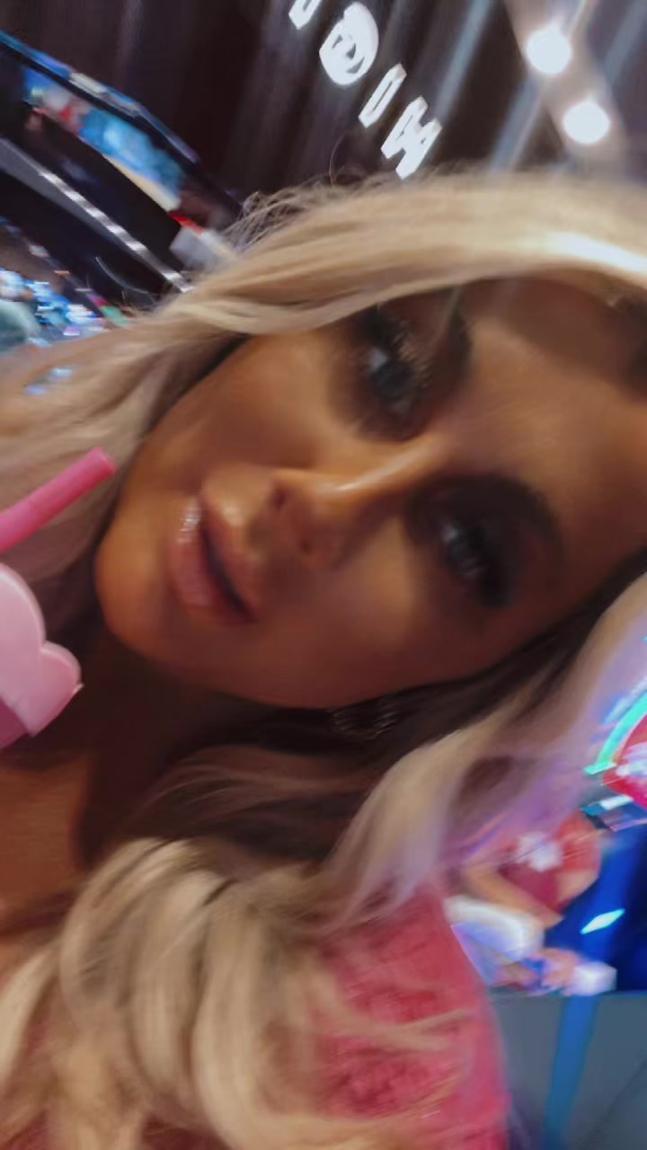 @Laceybarbieee