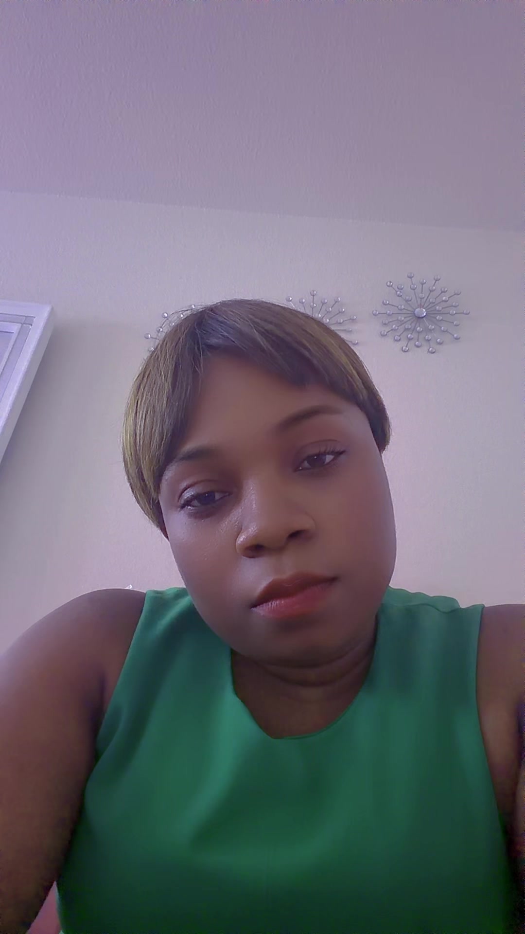 @yvelene