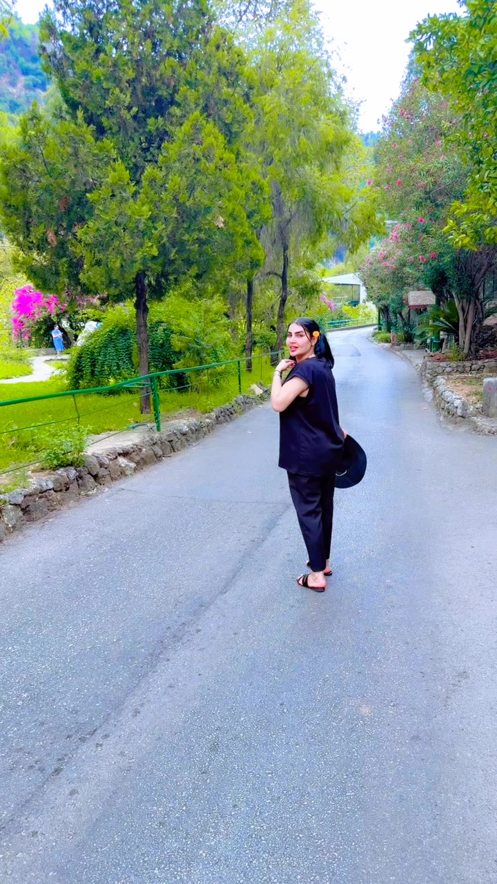 @الفنانه قمر الزمان