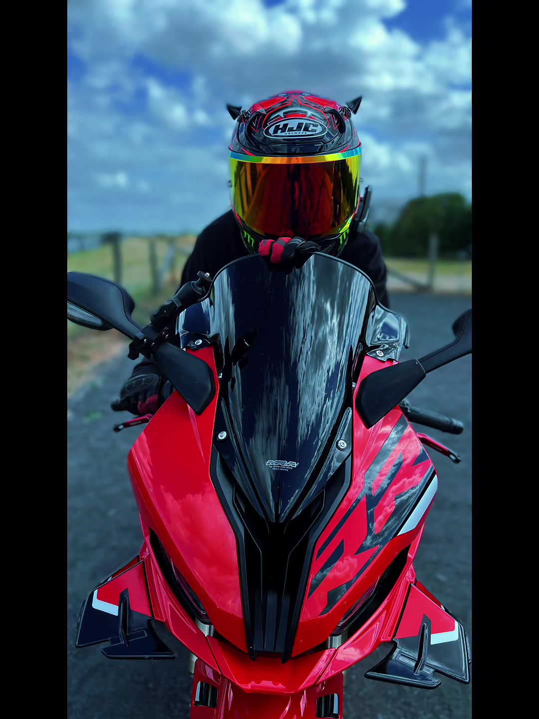 @Bikergirl_33