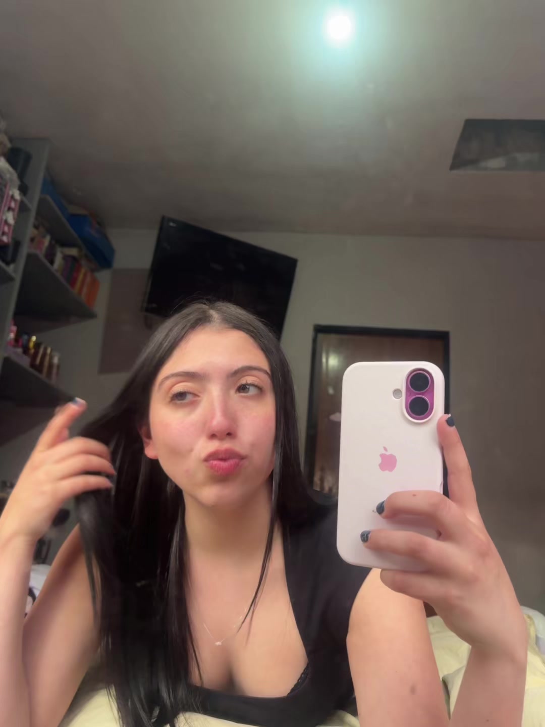 @whoisvickyy