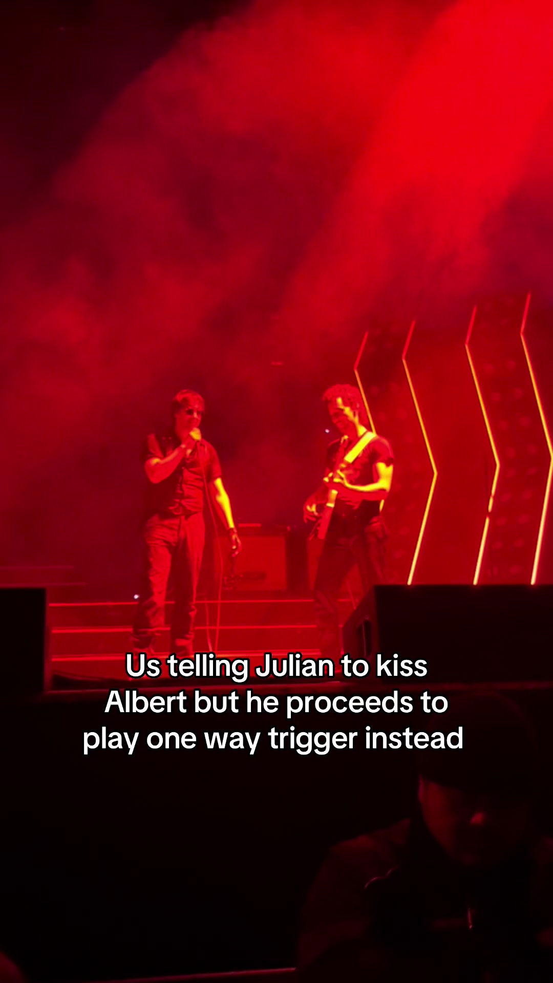 @Julian Casablancas is hot 🥹✌️