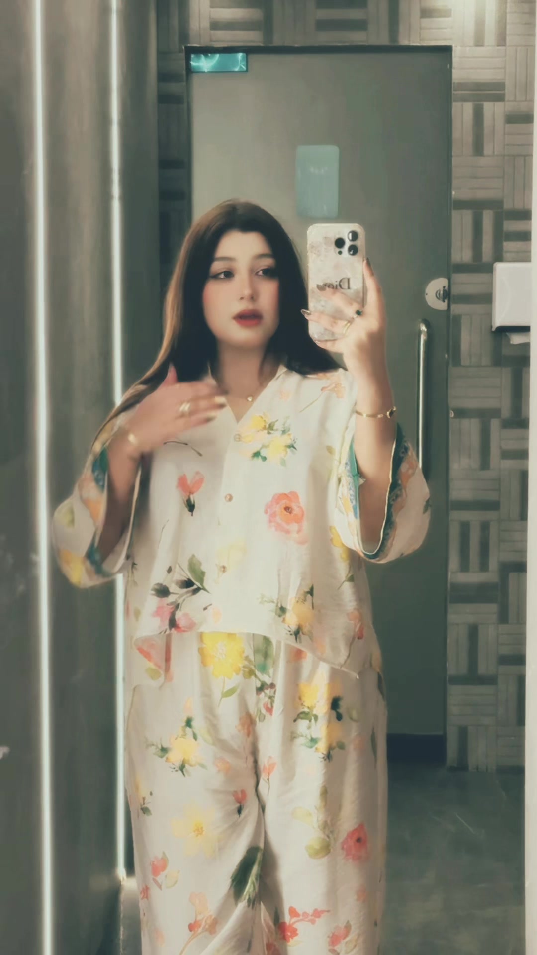 @𝑭𝒊𝒛𝒂 𝑸𝒖𝒓𝒆𝒔𝒉𝒊❤️
