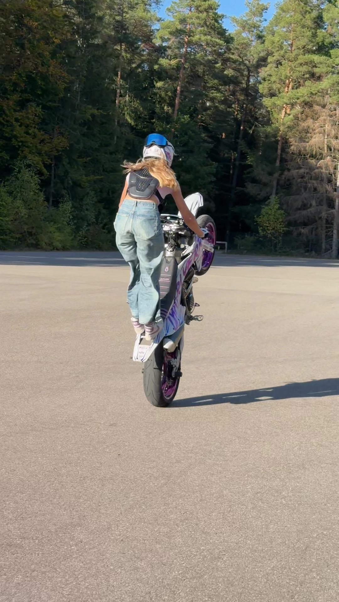 @Wheelie Girl