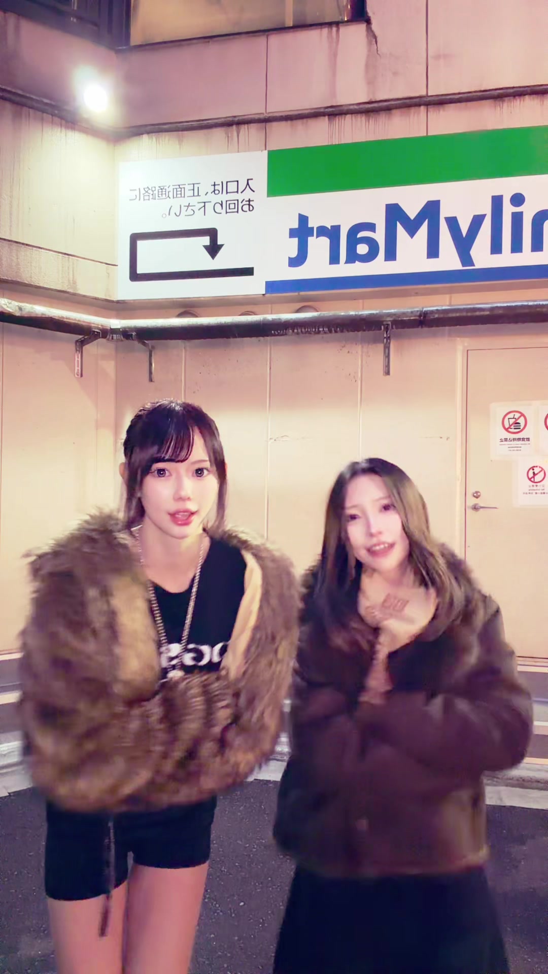 @あき