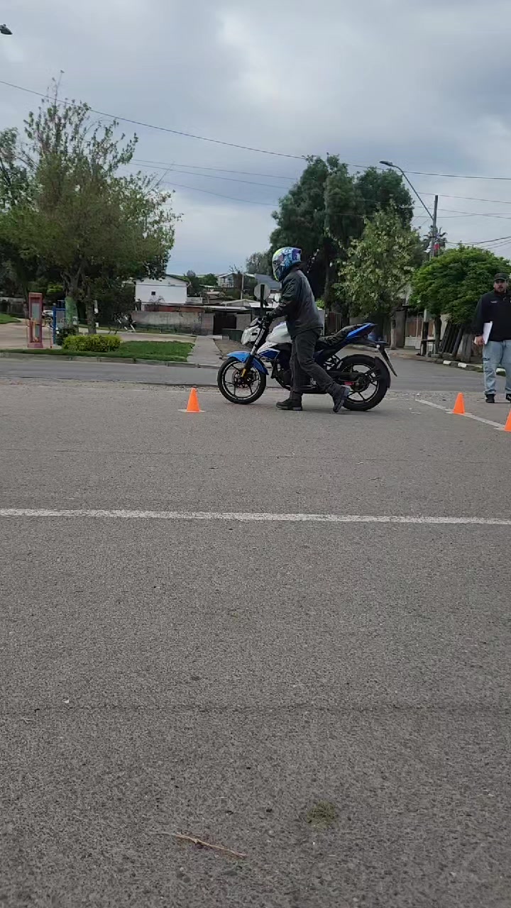 @CLASESDEMOTO.GIXXERMANIA