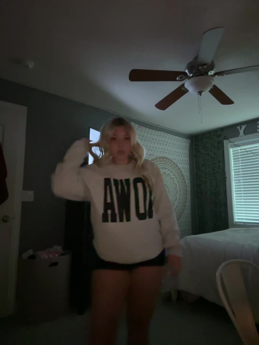 @??