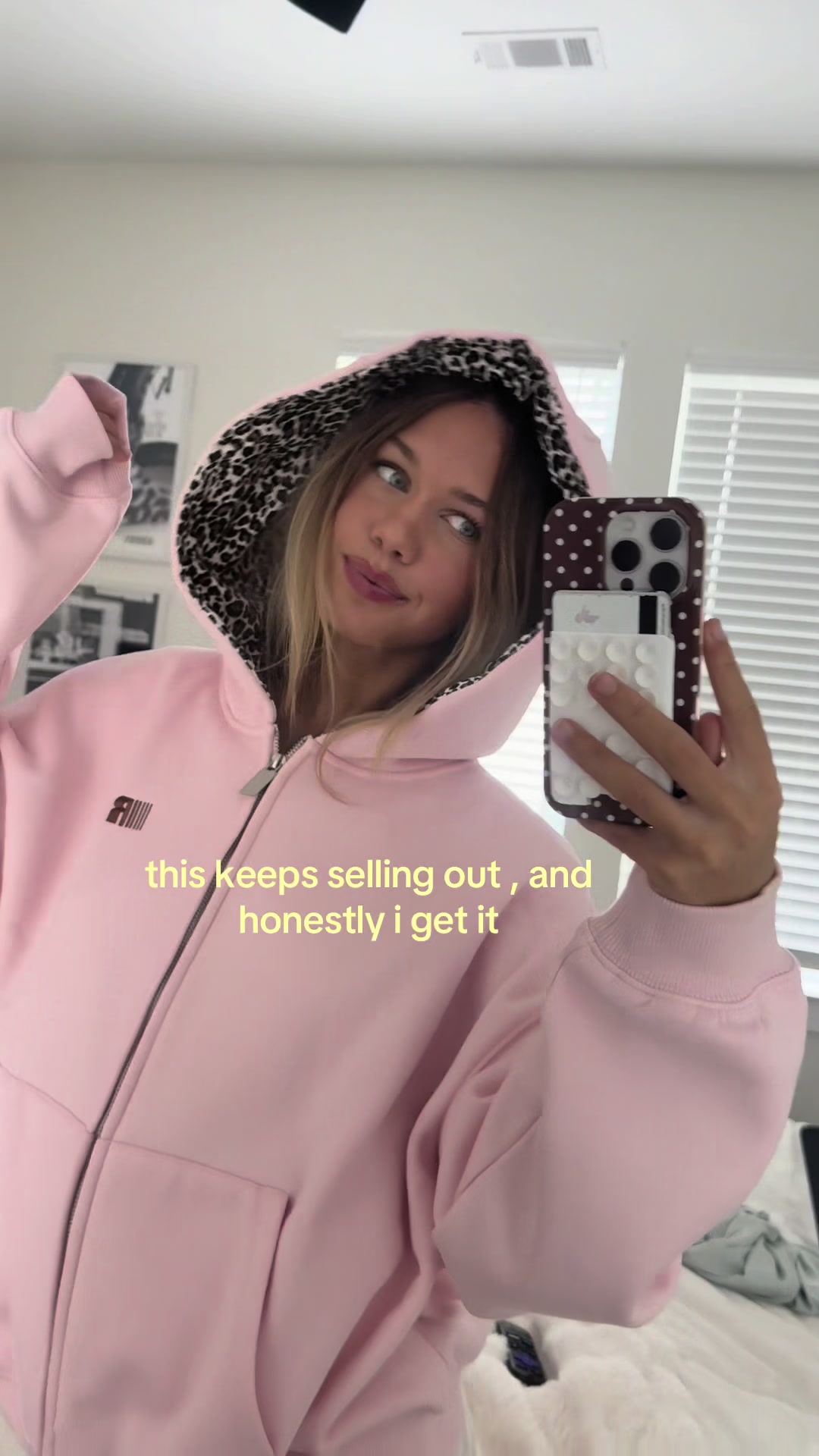 @shopchloemhollis