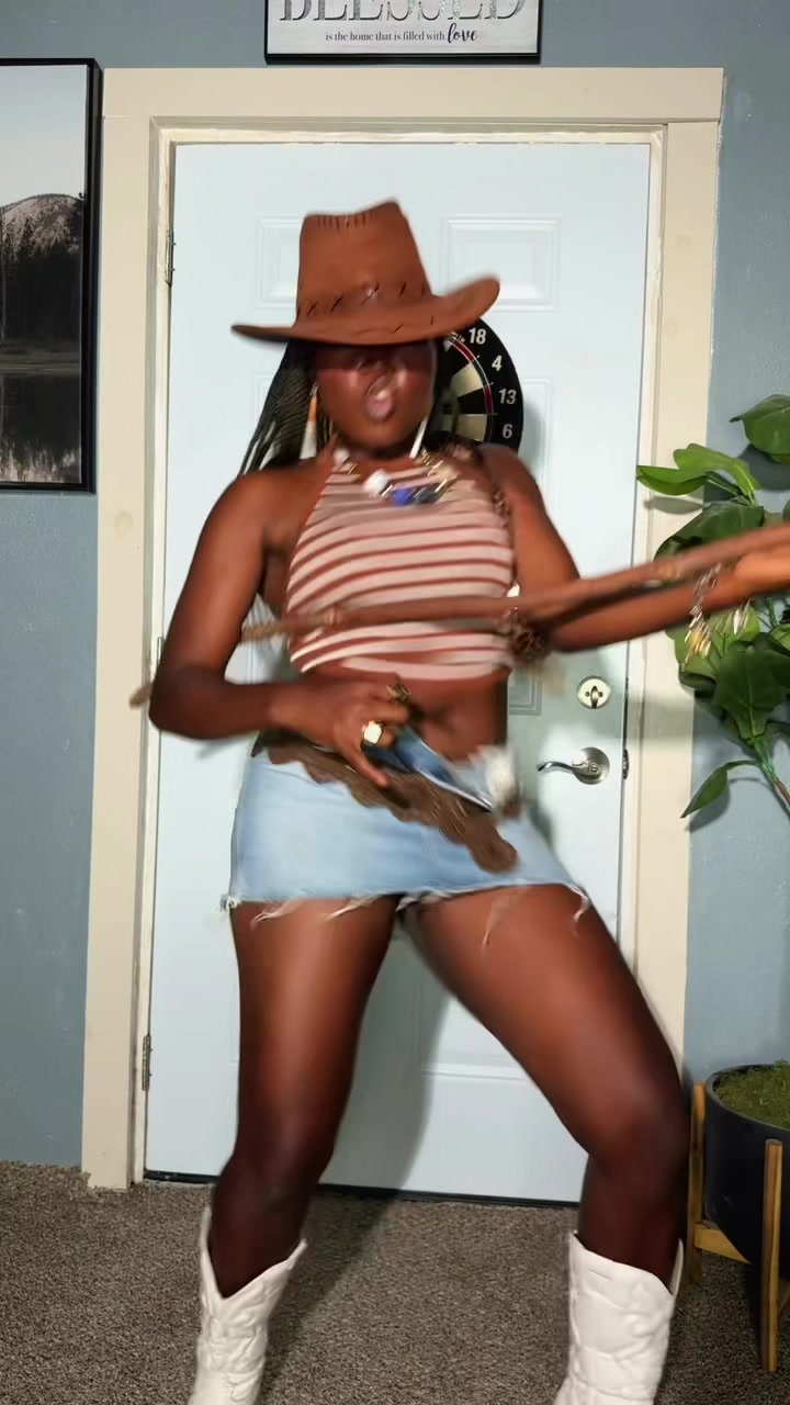 @tinaa_starra