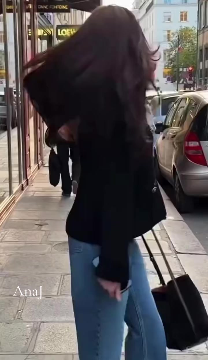 @Ana J 🏳️🌈