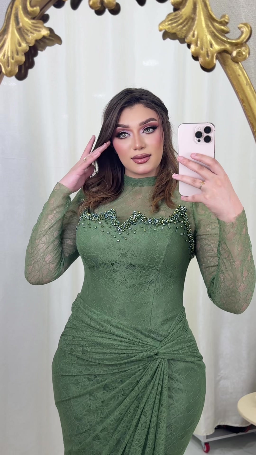 @Miss aniqa 24