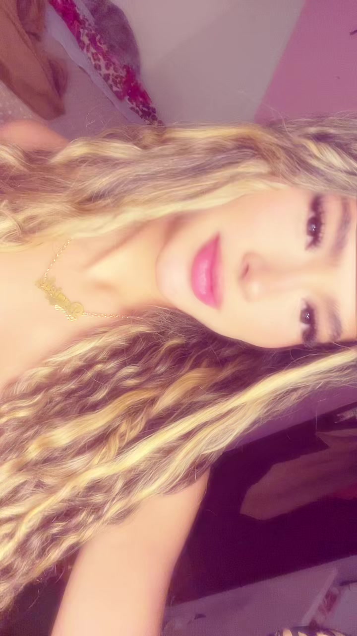 @daniela