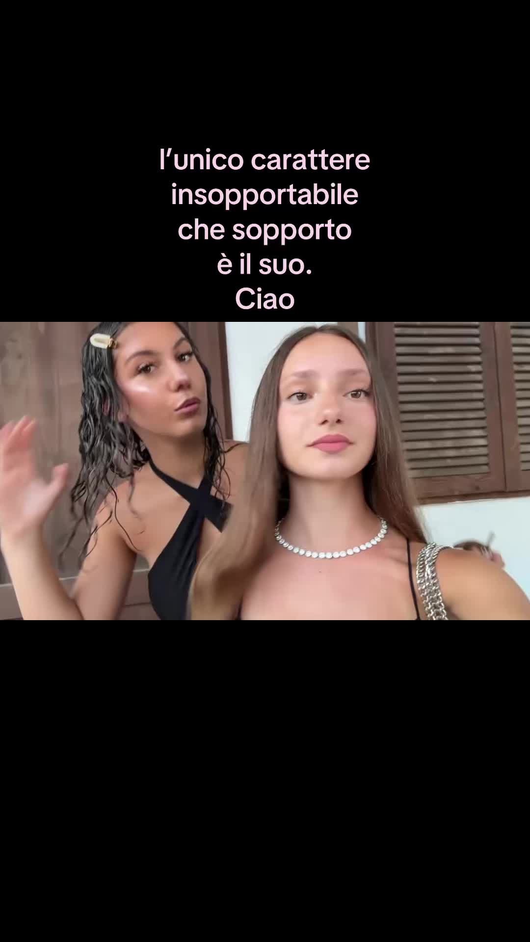 @👸🏽👸🏼