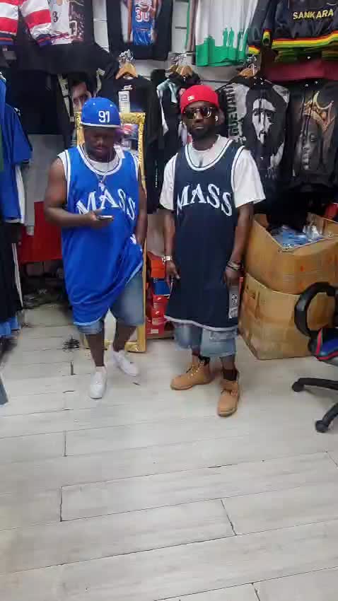 @hollyhoodmontmart