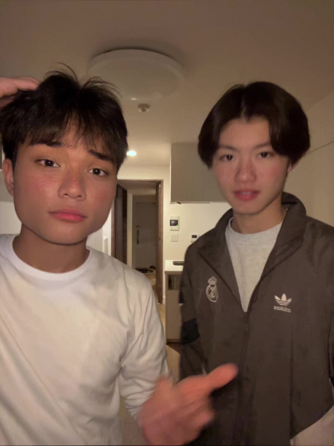 @デセン