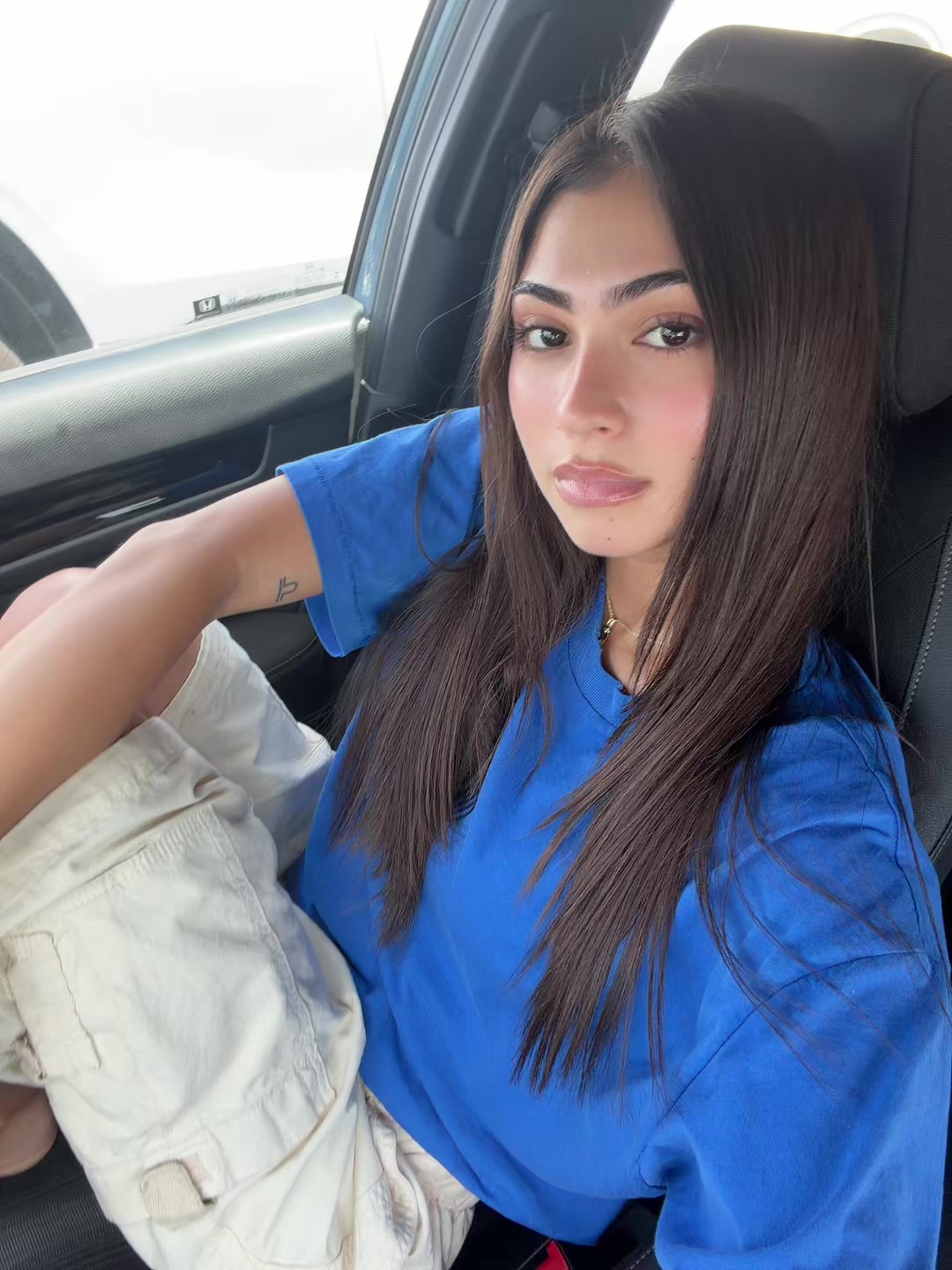@bella