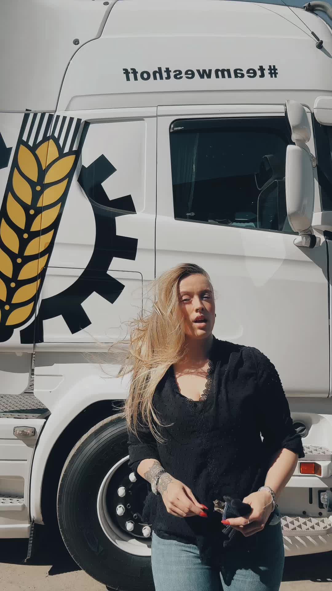 @Sarah🐝