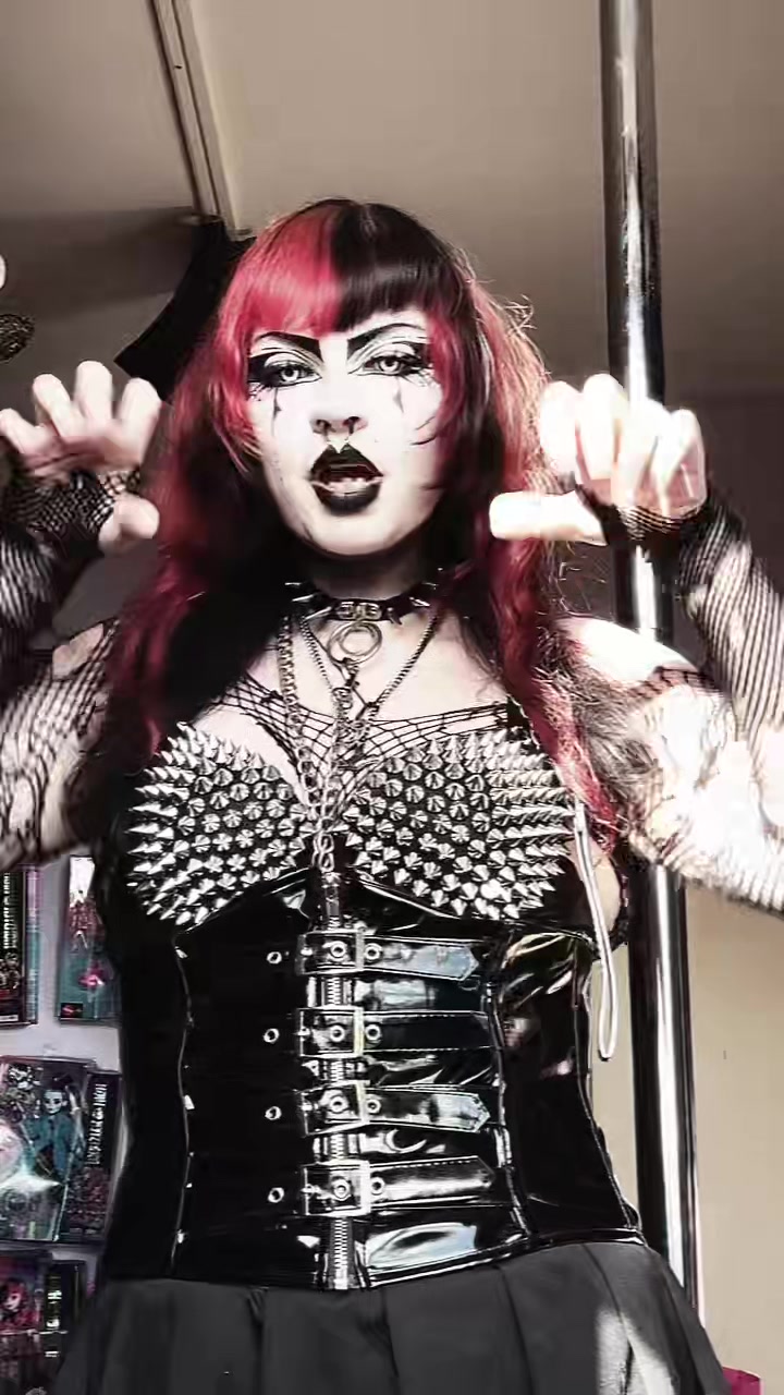 @Vampia🖤