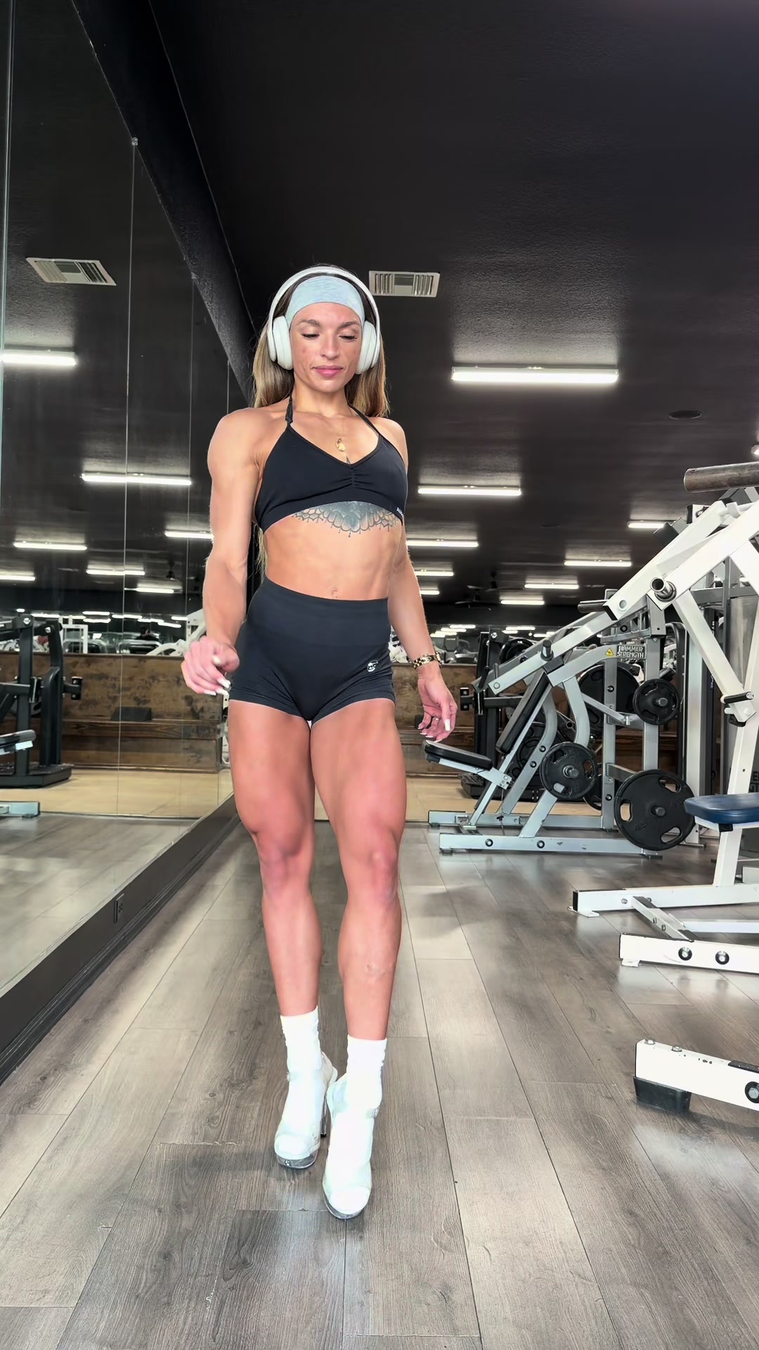 @Kay Swartz | Fitness • SAHM🖤
