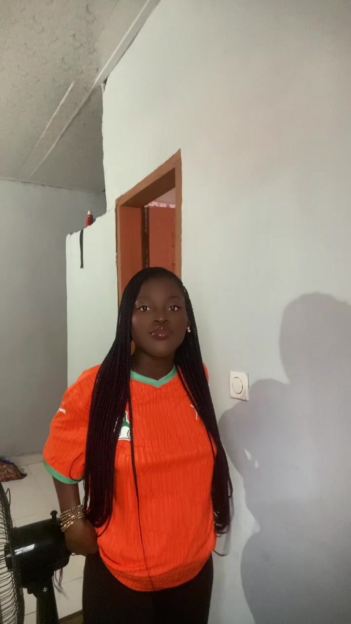 @CHEZ MISS HELENA 🛍💋🇨🇮