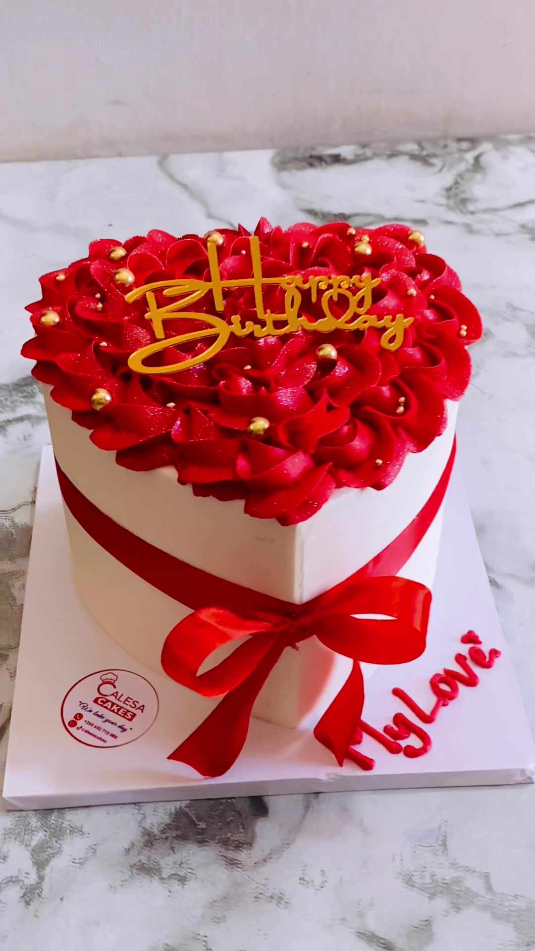 @calesacakes