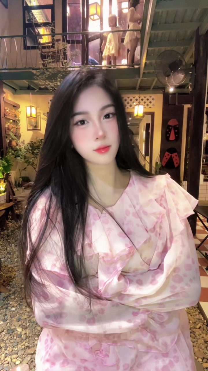 @Phượng th&iacute;ch ngắm m&acirc;y