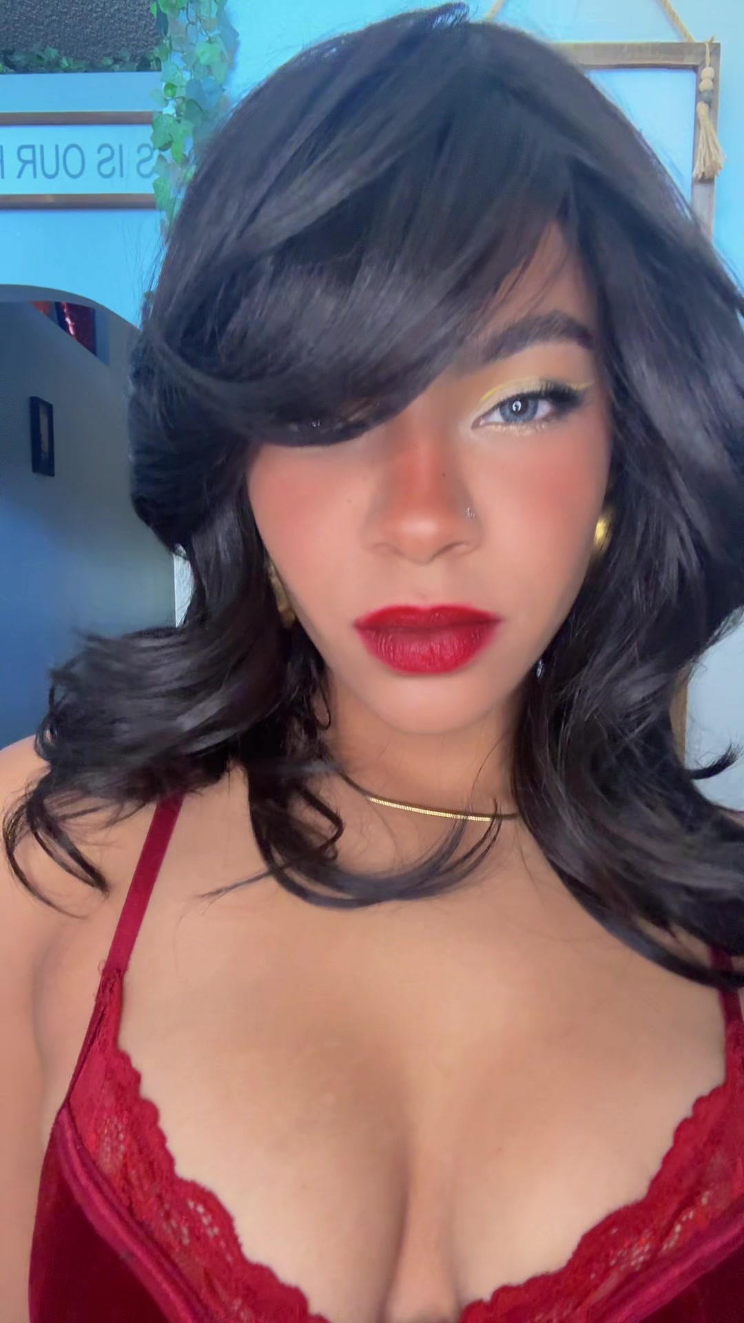 @queenvale_