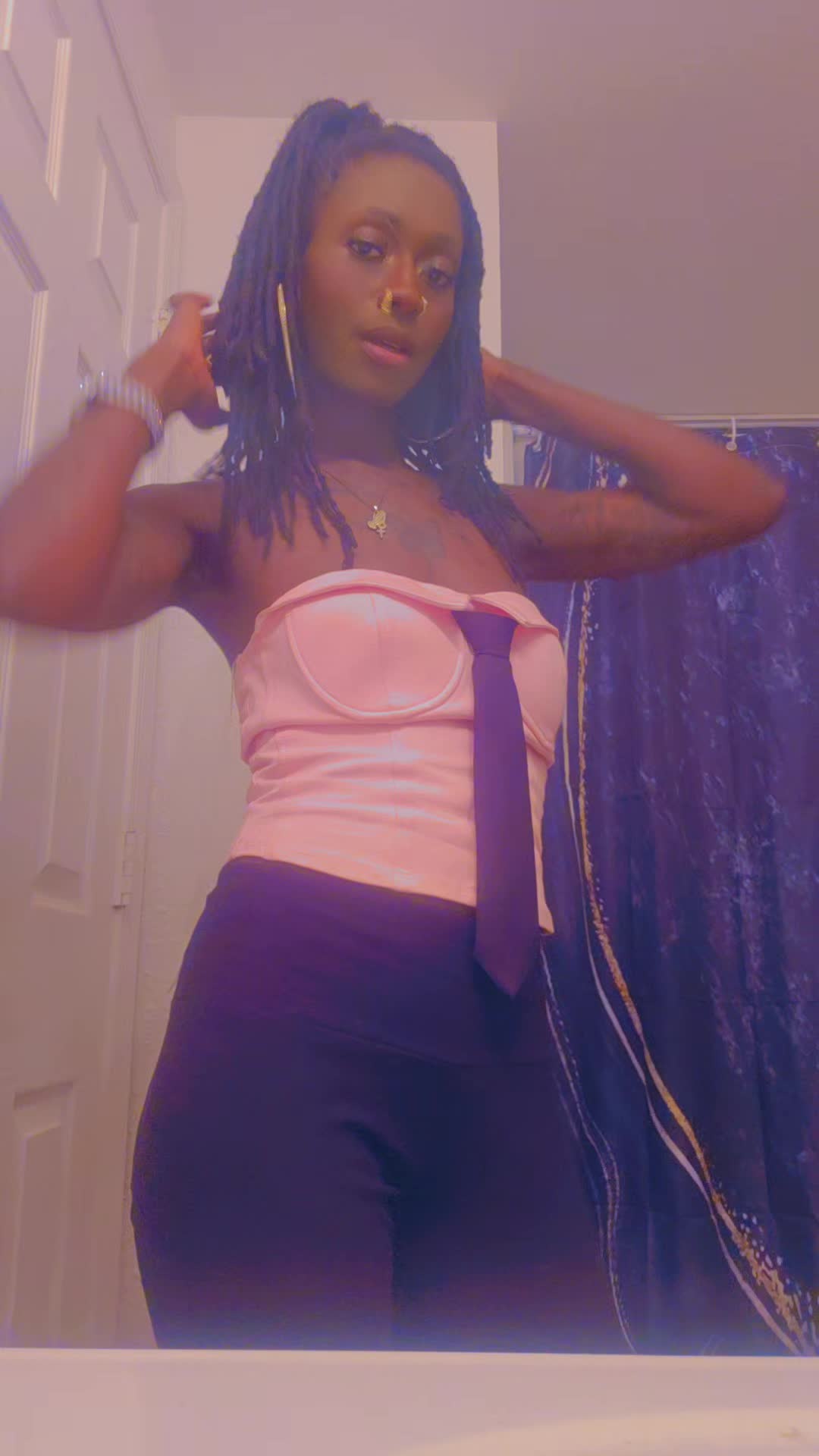 @laady.lay_