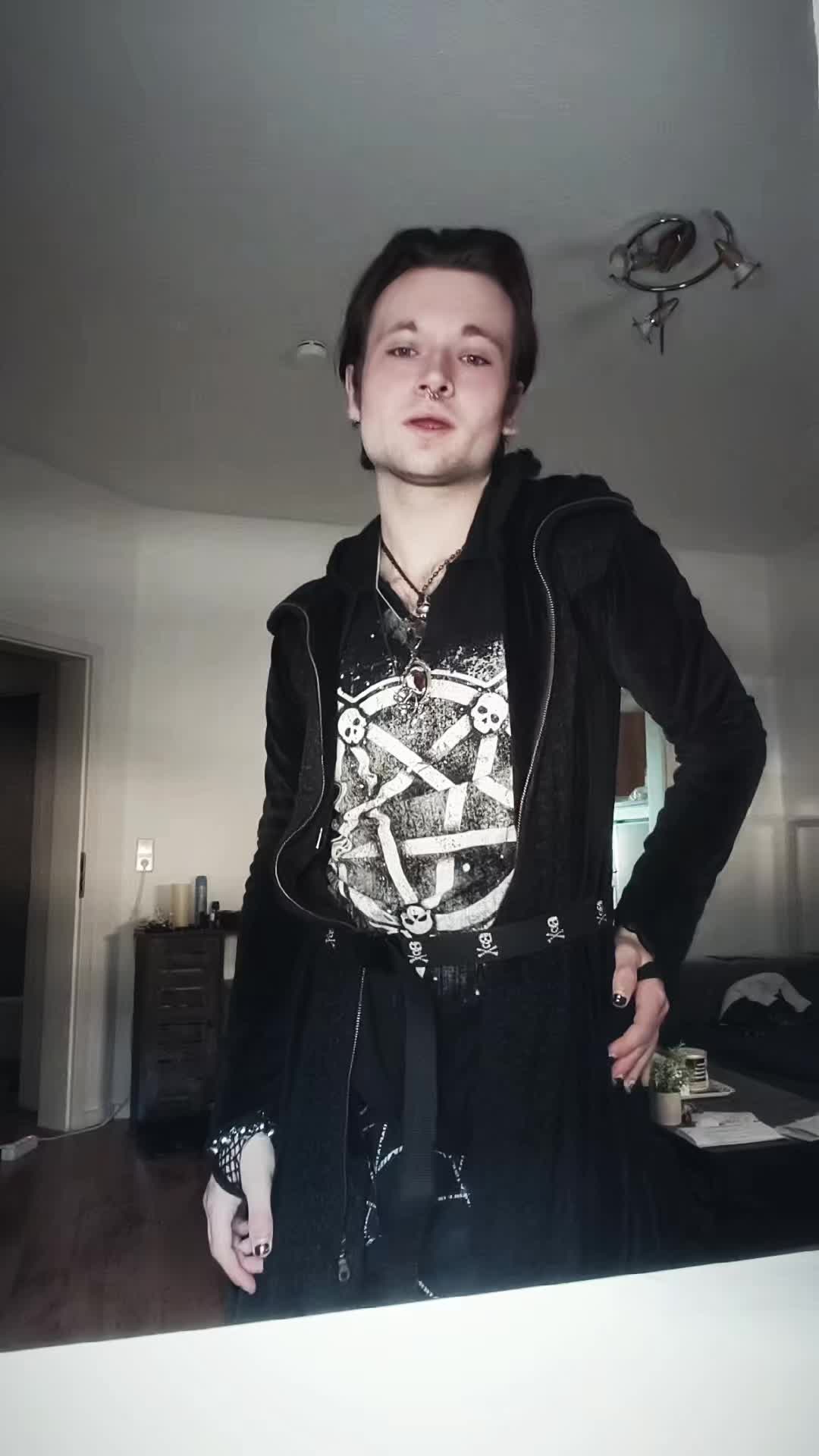 @Niklas 🖤🤘🏻