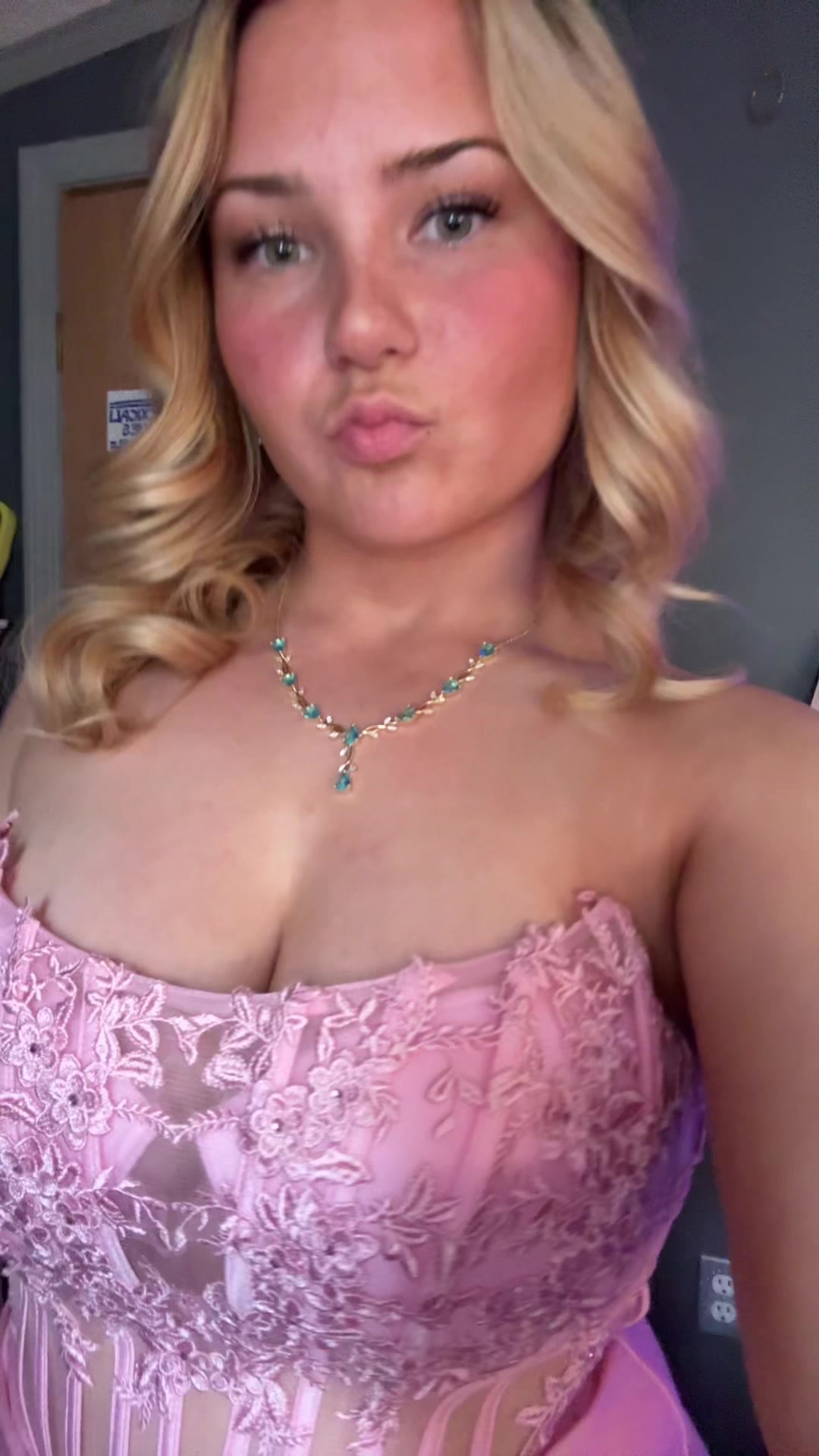 @lorelyeee