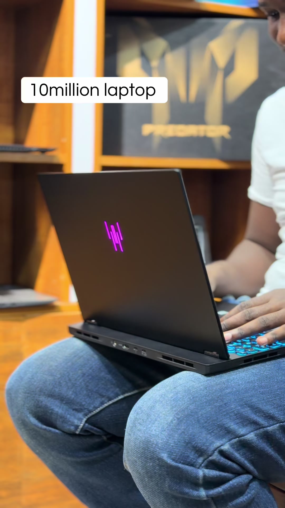 @Laptop guy 🇺🇬