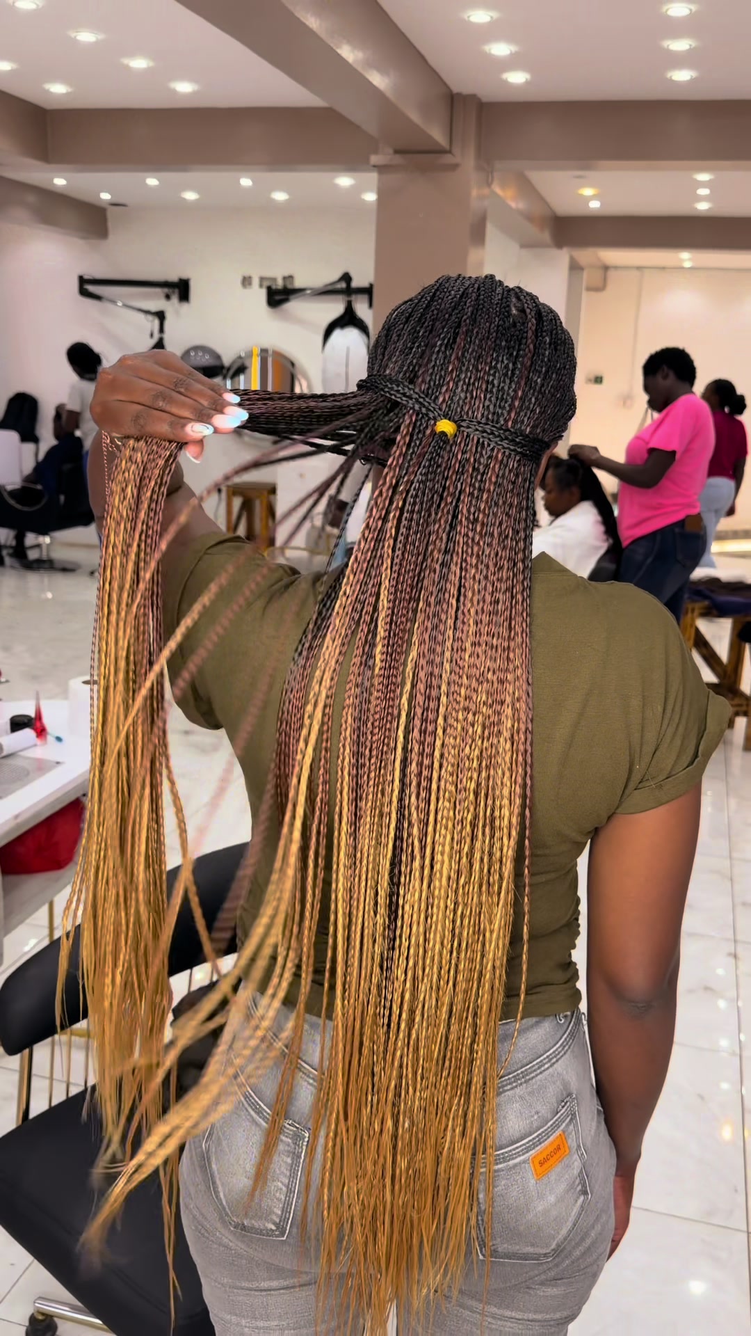 @GEECURLY SALON