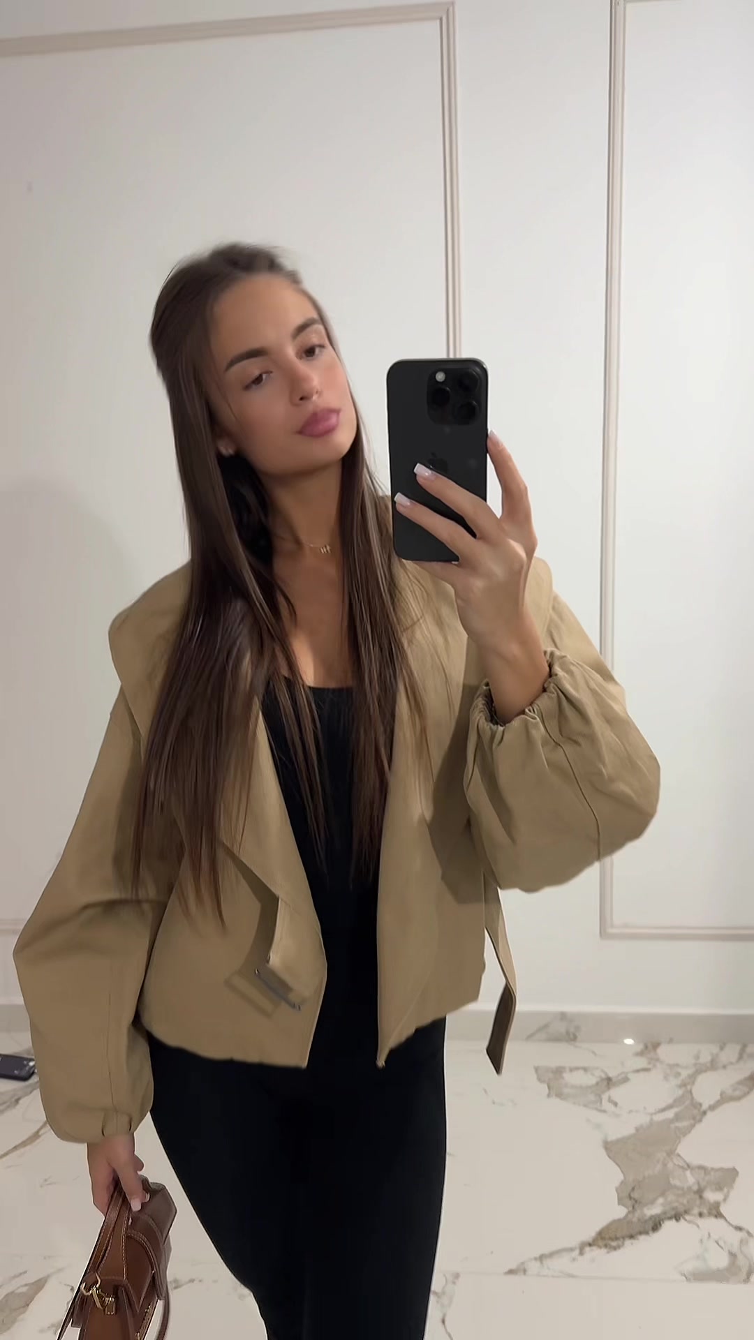 @𝐇