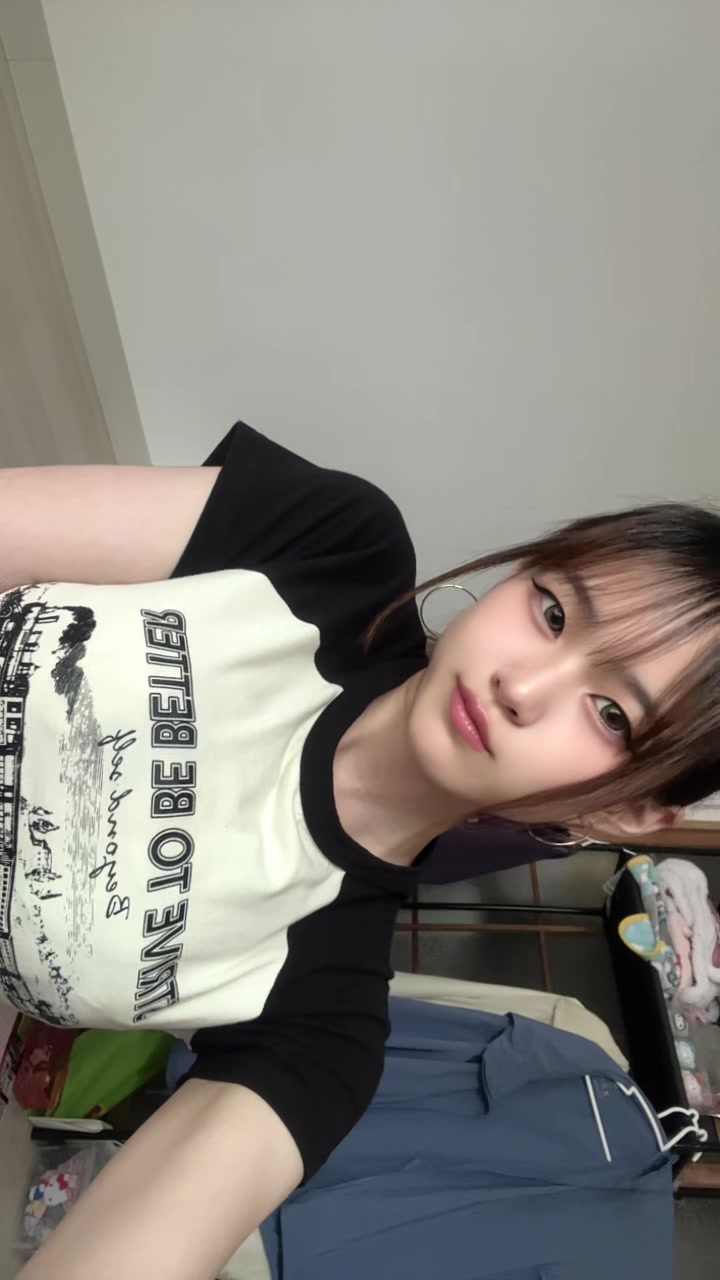 @バズらない女