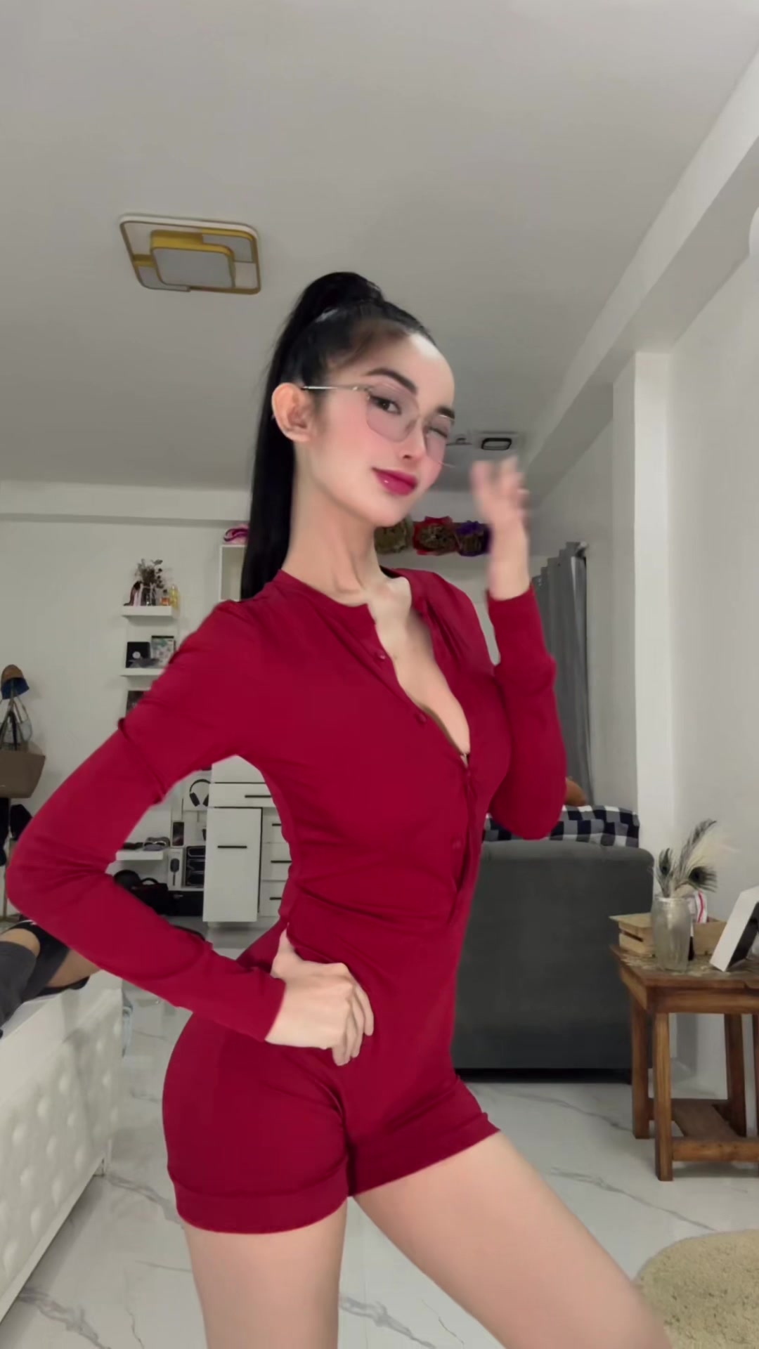 @holly.mo11y