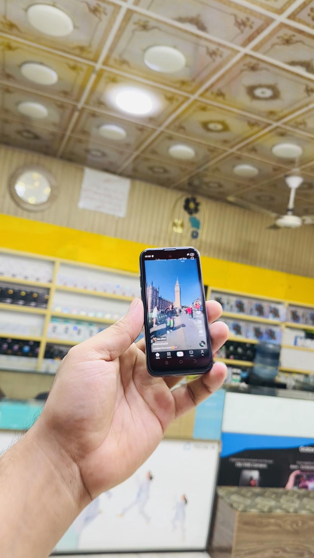 @𝐙𝐞𝐞𝐬𝐡𝐚𝐧🇵🇰