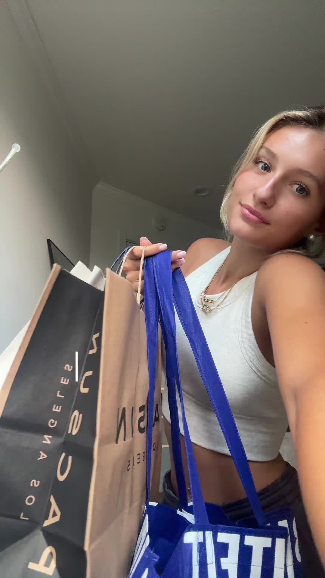 @A N N A 🪽 ⭐️ ✨ 🛍️