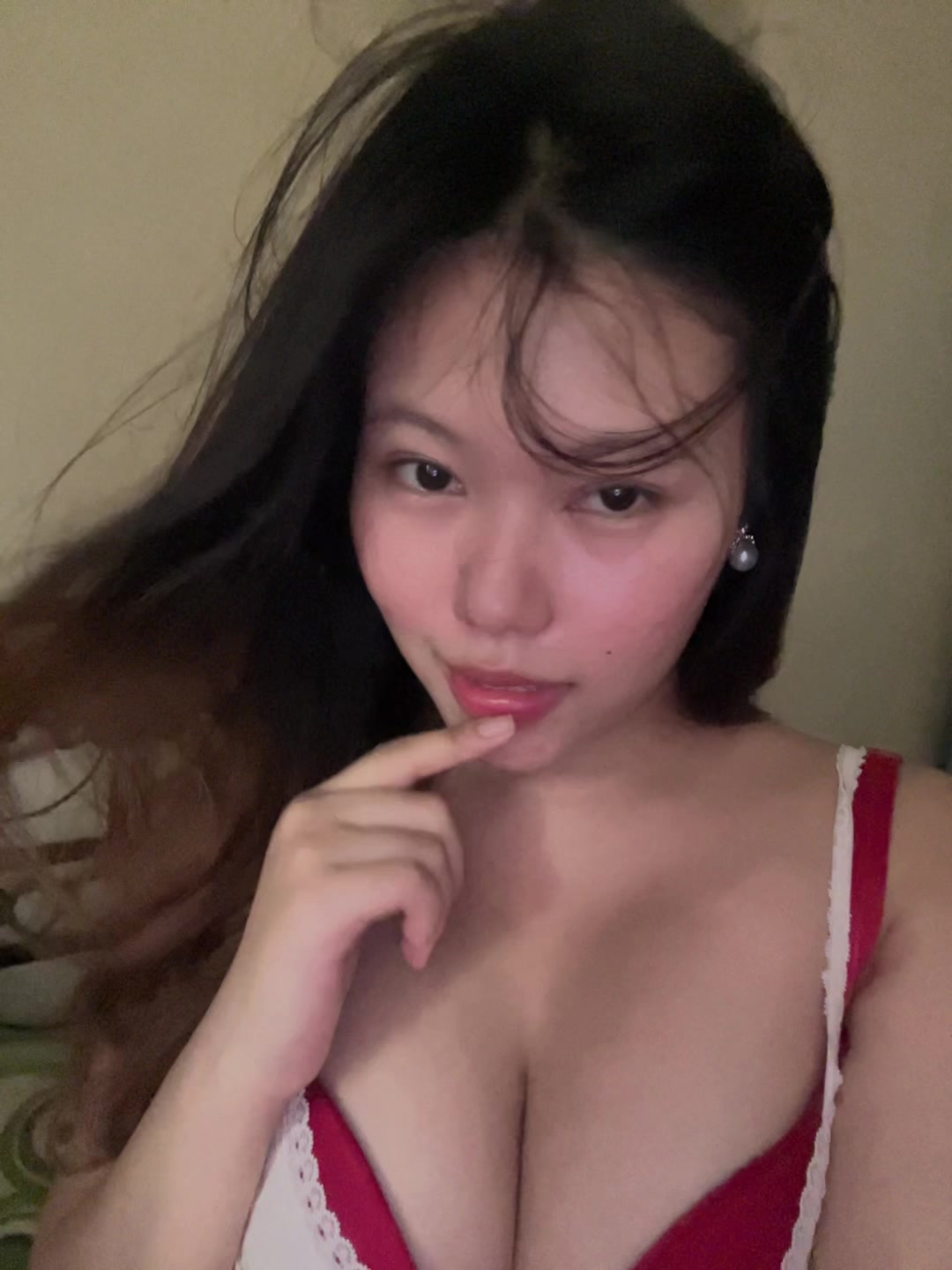 @:>