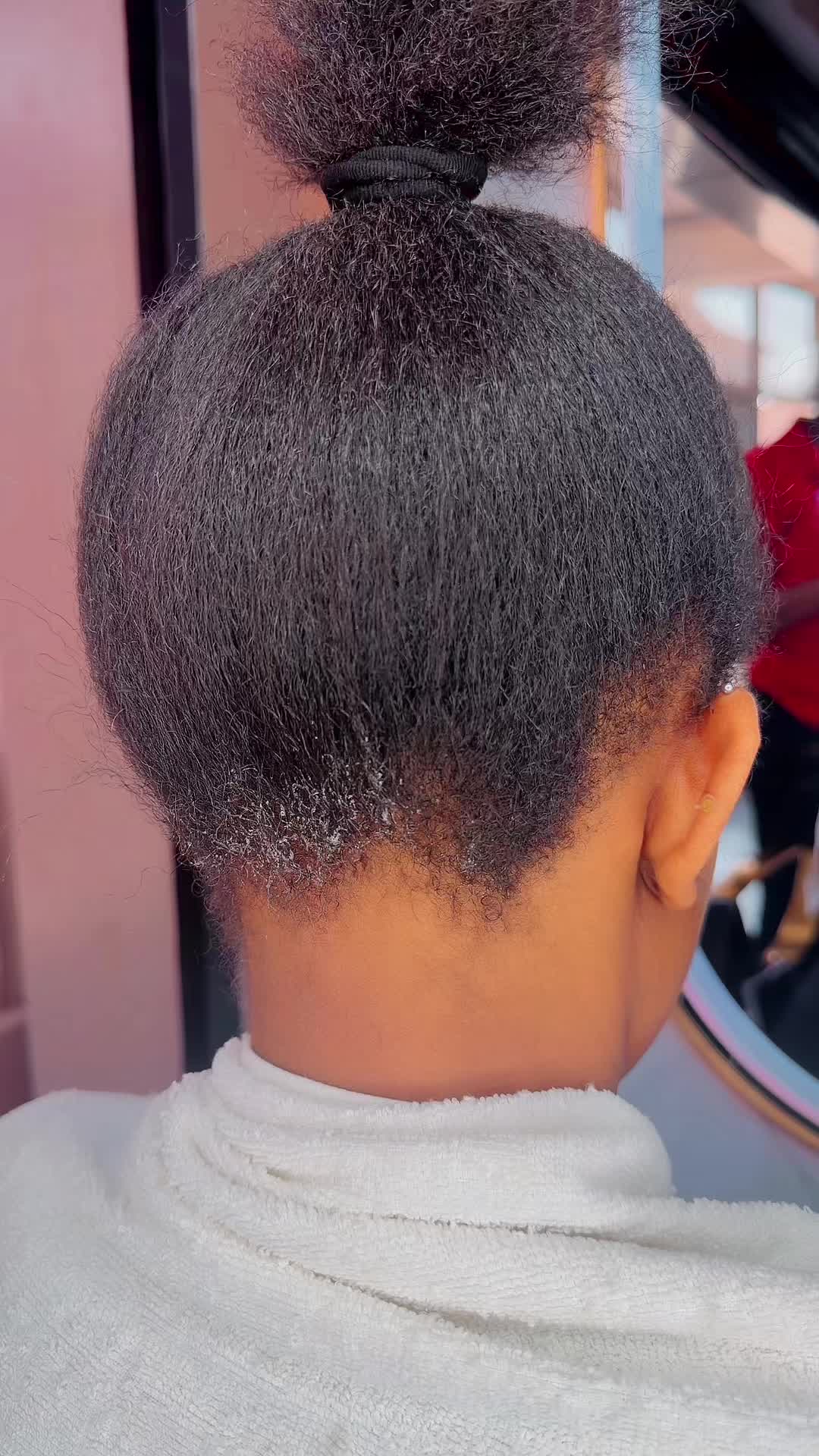 @GEECURLY SALON