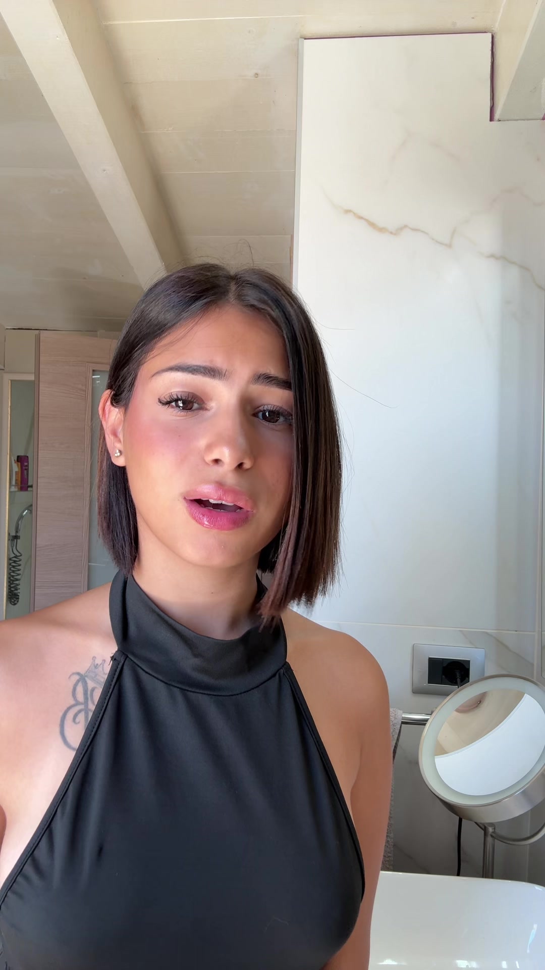 @elisaangiius