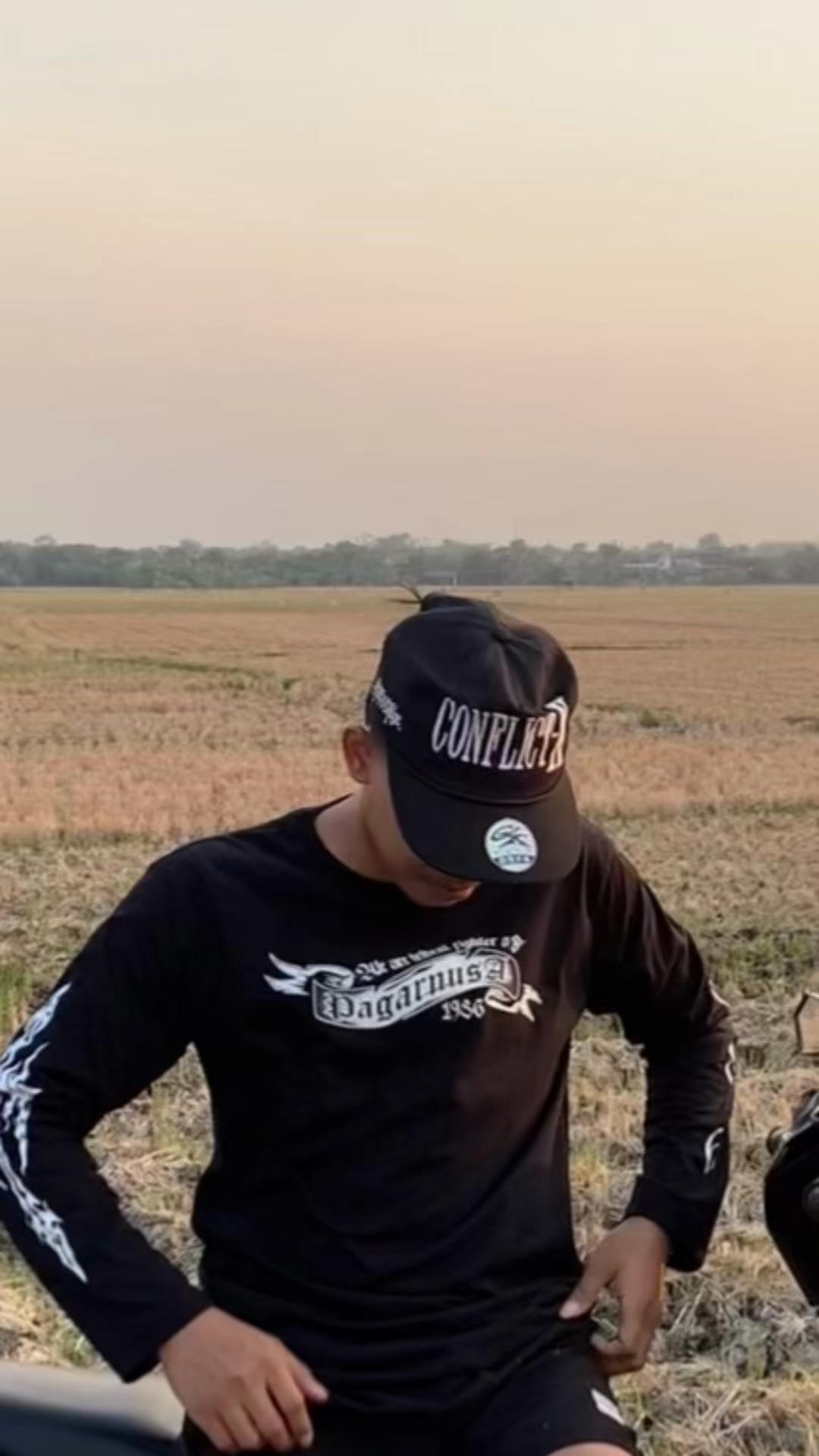 @𝘡𝘢𝘺𝘳𝘖𝘶𝘵𝘧𝘪𝘵